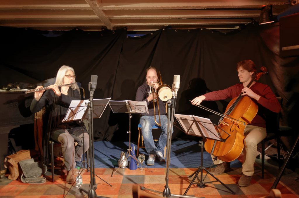 Modern Chamber Trio mit Claudia Hahn im Spielraumstudio Heiligenwald